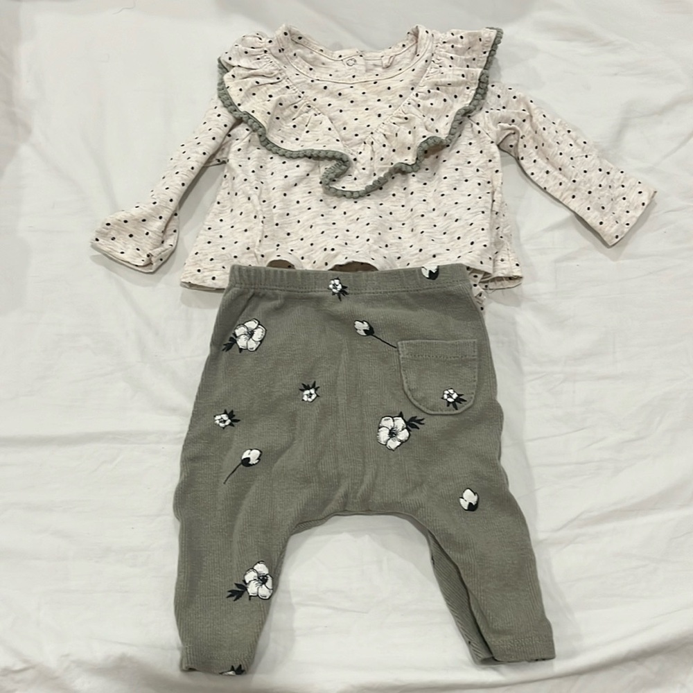 Jessica Simpson- 3 month -two piece set